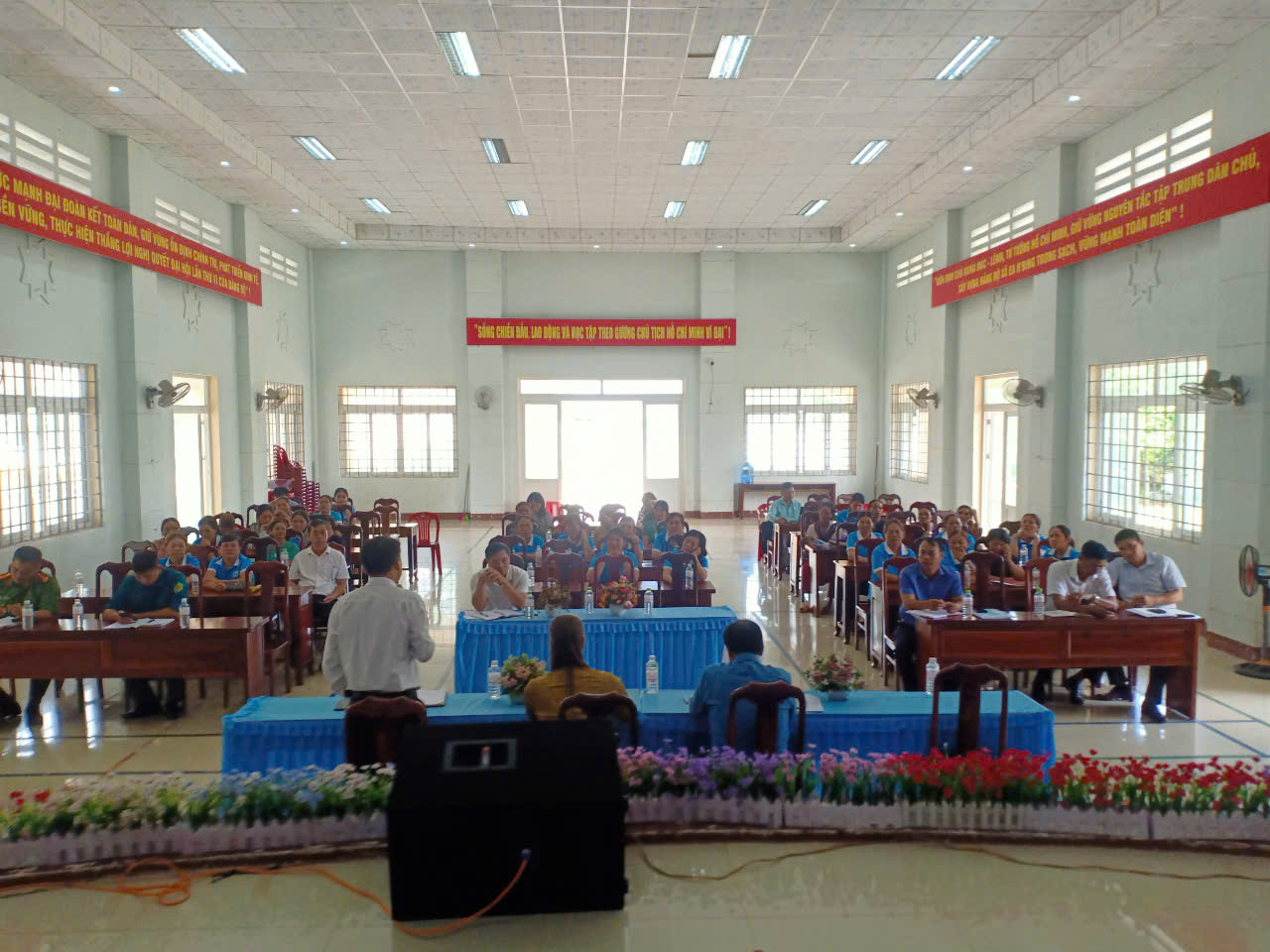 19.8 doi thoai tc tren xuong 2